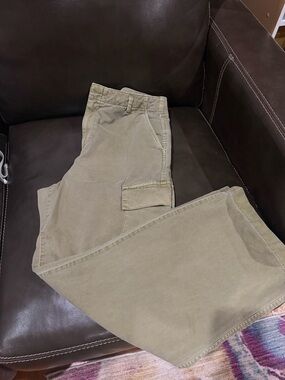 GAP Men's Cargo Pants in Olive
